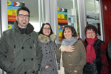 Con la proyección de la premiada 'Handia' los tudelanos cerraron la edición número veinticuatro de su Muestra de Cine Español, que tuvo como sede el Cine Moncayo. Las películas se proyectaron del 27 de febrero al 2 de marzo y además, en la jornada de apertura se pudo disfrutar del corto y el documental premiado en la última gala de los Goya. Una sesión especial en la que este certamen quiso homenajear a todas las madres.