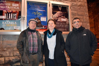 Con la proyección de la premiada 'Handia' los tudelanos cerraron la edición número veinticuatro de su Muestra de Cine Español, que tuvo como sede el Cine Moncayo. Las películas se proyectaron del 27 de febrero al 2 de marzo y además, en la jornada de apertura se pudo disfrutar del corto y el documental premiado en la última gala de los Goya. Una sesión especial en la que este certamen quiso homenajear a todas las madres.