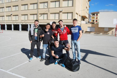 El sábado 3 de marzo se disputó, en el Frontón Vicente Lacalle de Peralta, el Campeonato Navarro de Kickboxing y K1 en el que tomaron parte más de 40 competidores pertenecientes a siete clubes navarros. En la velada, organizada por la Federación Navarra de Kickboxing, se resolvieron los entorchados forales en tres categorías, que incluyeron tres pesos cada una: K1 (60; 67 y +96 kilos); Kick Light (63,5; 67 y 75 kilos) y K1 Infantil (46; 65 y 70 kilos).