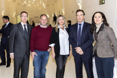 Tras varios meses de votaciones, Diario de Navarra celebró la fiesta de clausura de la sexta edición del concurso que premia el mejor coche del año. El BMW X3 fue el protagonista de la gala, al llevarse el galardón entre los 36 candidatos de 2017. Además, se repartieron premios como televisores, iPads, smart watchs, Apple watch o una Go Pro con dron que fueron sorteados entre aquellas personas que entraron en la web del certamen para dar su voto.