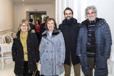 Tras varios meses de votaciones, Diario de Navarra celebró la fiesta de clausura de la sexta edición del concurso que premia el mejor coche del año. El BMW X3 fue el protagonista de la gala, al llevarse el galardón entre los 36 candidatos de 2017. Además, se repartieron premios como televisores, iPads, smart watchs, Apple watch o una Go Pro con dron que fueron sorteados entre aquellas personas que entraron en la web del certamen para dar su voto.