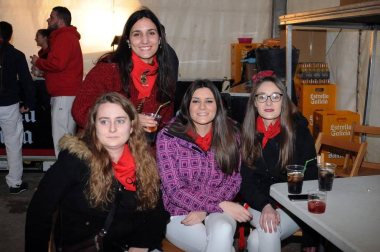 Del 1 al 4 de marzo los vecinos de Cárcar celebraron las tradicionales fiestas en honor a la Virgen, cuatro días repletos de actividades para salir de la rutina. Uno de los escenarios principales fue la carpa ubicada en las escuelas, donde se organizaron conciertos y comidas populares. También destacaron las segundas ediciones de dos eventos: la feria del vino y el certamen de jota navarra.