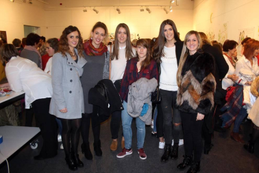 Dentro de los actos organizados con motivo del Día de la mujer, los vecinos de Aoiz pudieron disfrutar el sábado 3 de marzo de una experiencia única: una instalación artística que se desarrolló en directo, con figuras femeninas que cada artista convirtió en musas, al que se sumó posteriormente un concierto del Grupo vocal e instrumental de Bilaketa y del grupo 'Las Milas'.  El acto se desarrolló en la Casa de Cultura.