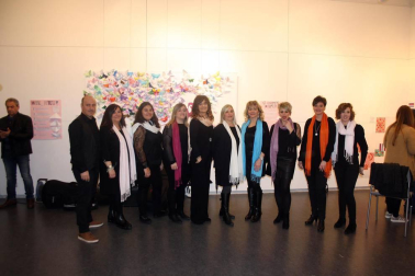 Dentro de los actos organizados con motivo del Día de la mujer, los vecinos de Aoiz pudieron disfrutar el sábado 3 de marzo de una experiencia única: una instalación artística que se desarrolló en directo, con figuras femeninas que cada artista convirtió en musas, al que se sumó posteriormente un concierto del Grupo vocal e instrumental de Bilaketa y del grupo 'Las Milas'.  El acto se desarrolló en la Casa de Cultura.