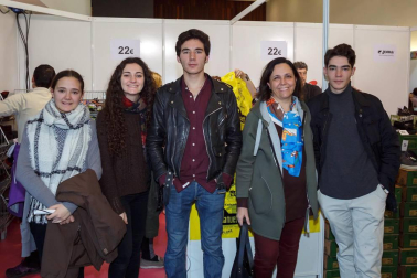 Baluarte se ha convertido una vez más en un gigantesco espacio comercial en el que diferentes marcas y establecimientos han puesto a disposición del público sus mejores ofertas. La feria 'Pamplona stock' ha cumplido con esta su decimosegunda edición, ofreciendo cuatro días de compras bajo la organización de la Asociación de Comerciantes de Pamplona y la Asociación de Comerciantes de Navarra.