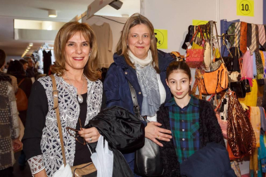 Baluarte se ha convertido una vez más en un gigantesco espacio comercial en el que diferentes marcas y establecimientos han puesto a disposición del público sus mejores ofertas. La feria 'Pamplona stock' ha cumplido con esta su decimosegunda edición, ofreciendo cuatro días de compras bajo la organización de la Asociación de Comerciantes de Pamplona y la Asociación de Comerciantes de Navarra.
