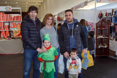 Baluarte se ha convertido una vez más en un gigantesco espacio comercial en el que diferentes marcas y establecimientos han puesto a disposición del público sus mejores ofertas. La feria 'Pamplona stock' ha cumplido con esta su decimosegunda edición, ofreciendo cuatro días de compras bajo la organización de la Asociación de Comerciantes de Pamplona y la Asociación de Comerciantes de Navarra.