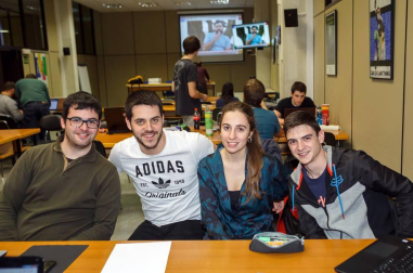Una veintena de estudiantes del grado y máster en Ingeniería Informática de la Universidad Pública de Navarra participaron en la edición 2018 del evento de Google #Hash Code, un desafío internacional “online” de programación organizado por la compañía norteamericana para resolver un problema real de ingeniería y que les enfrentó con más de 30.000 personas repartidas por todo el mundo.