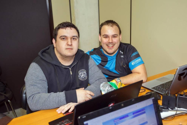 Una veintena de estudiantes del grado y máster en Ingeniería Informática de la Universidad Pública de Navarra participaron en la edición 2018 del evento de Google #Hash Code, un desafío internacional “online” de programación organizado por la compañía norteamericana para resolver un problema real de ingeniería y que les enfrentó con más de 30.000 personas repartidas por todo el mundo.
