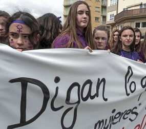 Imágenes de la concentración de 1700 personas en la localidad el 8 de marzo.