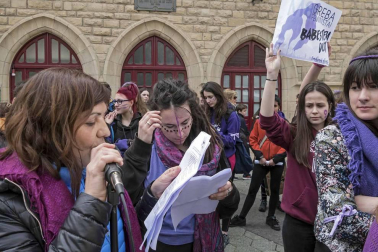 Imágenes de la concentración de 1700 personas en la localidad el 8 de marzo.