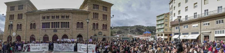 Imágenes de la concentración de 1700 personas en la localidad el 8 de marzo.