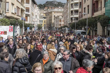Imágenes de la concentración de 1700 personas en la localidad el 8 de marzo.