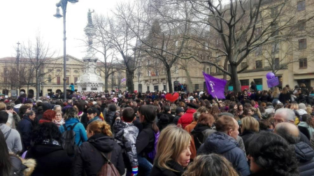 Imágenes enviadas por los lectores de Diario de Navarra de los actos relacionados con la conmemoración del Día Internacional de la Mujer.