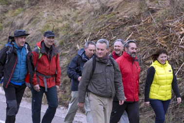 Imágenes de los miles de peregrinos que se han acercado este sábado hasta el castillo de Javier,
