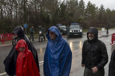 Imágenes de los miles de peregrinos que se han acercado este sábado hasta el castillo de Javier,