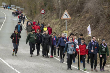 Imágenes de los miles de peregrinos que se han acercado este sábado hasta el castillo de Javier,