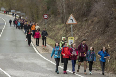 Imágenes de los miles de peregrinos que se han acercado este sábado hasta el castillo de Javier,