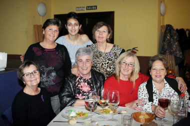 La Asociación de mujeres San Nicolás de Rada organizó el 11 de marzo un encuentro con motivo del Día de la mujer trabajadora. El acto principal fue la comida para socias que se celebró en el centro cívico y al que siguió la actuación sorpresa de un hipnotizador. Además, a todas las presentes se les obsequió con una flor.