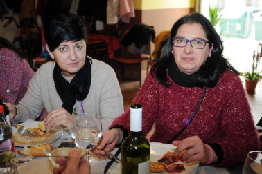 La Asociación de mujeres San Nicolás de Rada organizó el 11 de marzo un encuentro con motivo del Día de la mujer trabajadora. El acto principal fue la comida para socias que se celebró en el centro cívico y al que siguió la actuación sorpresa de un hipnotizador. Además, a todas las presentes se les obsequió con una flor.