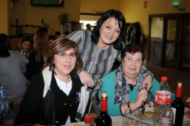 La Asociación de mujeres San Nicolás de Rada organizó el 11 de marzo un encuentro con motivo del Día de la mujer trabajadora. El acto principal fue la comida para socias que se celebró en el centro cívico y al que siguió la actuación sorpresa de un hipnotizador. Además, a todas las presentes se les obsequió con una flor.