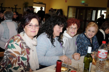 La Asociación de mujeres San Nicolás de Rada organizó el 11 de marzo un encuentro con motivo del Día de la mujer trabajadora. El acto principal fue la comida para socias que se celebró en el centro cívico y al que siguió la actuación sorpresa de un hipnotizador. Además, a todas las presentes se les obsequió con una flor.