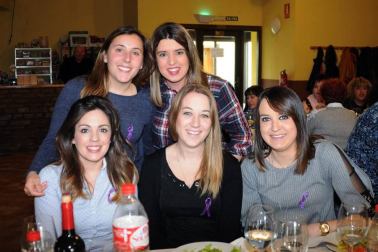 La Asociación de mujeres San Nicolás de Rada organizó el 11 de marzo un encuentro con motivo del Día de la mujer trabajadora. El acto principal fue la comida para socias que se celebró en el centro cívico y al que siguió la actuación sorpresa de un hipnotizador. Además, a todas las presentes se les obsequió con una flor.