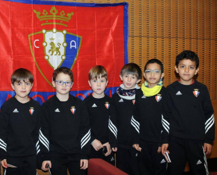 El salón de actos del Castillo de Marcilla acogió el 7 de marzo una charla coloquio con la presencia de los jugadores Quique y Lillo, de la primera plantilla masculina del Club Atlético Osasuna, y Lorena Herrera, de la correspondiente femenina. Además, también asistieron otros representantes del club como Fidel Medrano, que hizo entrega por parte de Fundación Osasuna una placa al alcalde de Marcilla, Mario Fabo.
