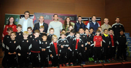 El salón de actos del Castillo de Marcilla acogió el 7 de marzo una charla coloquio con la presencia de los jugadores Quique y Lillo, de la primera plantilla masculina del Club Atlético Osasuna, y Lorena Herrera, de la correspondiente femenina. Además, también asistieron otros representantes del club como Fidel Medrano, que hizo entrega por parte de Fundación Osasuna una placa al alcalde de Marcilla, Mario Fabo.