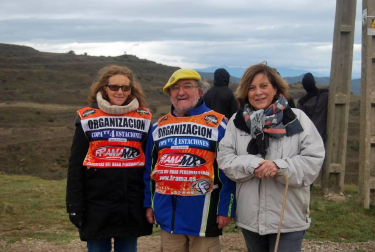 El templo fortificado de Santa María de Ujué fue espectador de excepción de un fin de semana en el que las motos se adueñaron de los montes de la localidad a través de los cuales se disputó el Enduro de Ujué, una prueba en la que tomaron parte en torno a 200 motocicletas. El sábado fue el turno de los pilotos más jóvenes y el domingo tomaron la pista los mayores. Un recorrido al que la lluvia y el barro pusieron el “plus” de dificultad y espectacularidad.