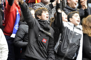 ¿Estuviste en el estadio durante el partido? Trata de encontrarte en la grada.