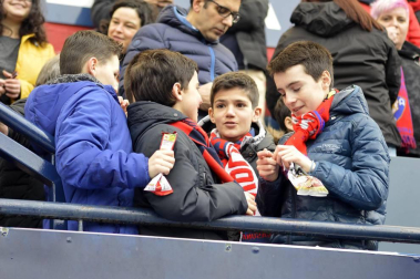 ¿Estuviste en el estadio durante el partido? Trata de encontrarte en la grada.