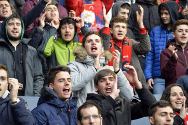 ¿Estuviste en el estadio durante el partido? Trata de encontrarte en la grada.
