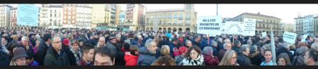 Atasco de manifestantes a la salida de la plaza del Castillo