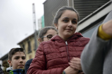 La fundación Walk on Project (WOP) ha grabado una flashmob este domingo en la plaza del Castillo de Pamplona para concienciar sobre la necesidad de investigar las enfermedades degenerativas.