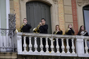 La fundación Walk on Project (WOP) ha grabado una flashmob este domingo en la plaza del Castillo de Pamplona para concienciar sobre la necesidad de investigar las enfermedades degenerativas.