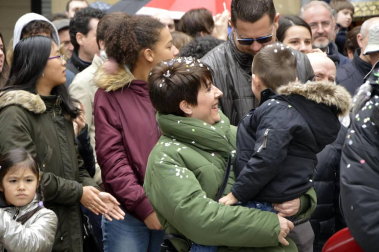 La fundación Walk on Project (WOP) ha grabado una flashmob este domingo en la plaza del Castillo de Pamplona para concienciar sobre la necesidad de investigar las enfermedades degenerativas.