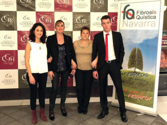 El Castillo de Gorráiz acogió la quinta edición de la Gala Benéfica a favor de la Asociación Navarra de Fibrosis Quística. Una cita cuyo objetivo es mantener el programa de fisioterapia, fundamental para el avance en una enfermedad que afecta a uno de cada trescientos nacimientos. Los asistentes disfrutaron de una agradable cena y una sesión de monólogos.