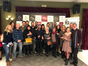 El Castillo de Gorráiz acogió la quinta edición de la Gala Benéfica a favor de la Asociación Navarra de Fibrosis Quística. Una cita cuyo objetivo es mantener el programa de fisioterapia, fundamental para el avance en una enfermedad que afecta a uno de cada trescientos nacimientos. Los asistentes disfrutaron de una agradable cena y una sesión de monólogos.