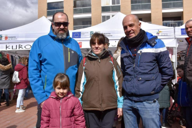 Tudela celebró su particular Feria del stock el domingo 18 de marzo. La cita se prolongó desde las diez de la mañana hasta las ocho de la tarde en el paseo del Queiles. Además del ambiente de los comercios locales también se pudo disfrutar de las actuaciones de los grupos Ribersalsa y Hip-Hop Fitness Tudela.