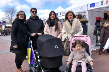 Tudela celebró su particular Feria del stock el domingo 18 de marzo. La cita se prolongó desde las diez de la mañana hasta las ocho de la tarde en el paseo del Queiles. Además del ambiente de los comercios locales también se pudo disfrutar de las actuaciones de los grupos Ribersalsa y Hip-Hop Fitness Tudela.