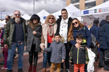 Tudela celebró su particular Feria del stock el domingo 18 de marzo. La cita se prolongó desde las diez de la mañana hasta las ocho de la tarde en el paseo del Queiles. Además del ambiente de los comercios locales también se pudo disfrutar de las actuaciones de los grupos Ribersalsa y Hip-Hop Fitness Tudela.