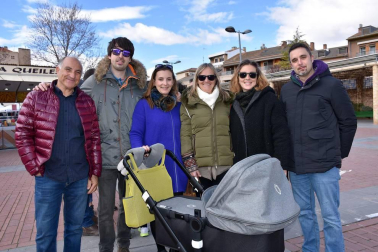 Tudela celebró su particular Feria del stock el domingo 18 de marzo. La cita se prolongó desde las diez de la mañana hasta las ocho de la tarde en el paseo del Queiles. Además del ambiente de los comercios locales también se pudo disfrutar de las actuaciones de los grupos Ribersalsa y Hip-Hop Fitness Tudela.