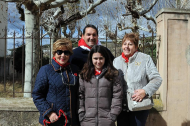 Las fiestas de San Raimundo hicieron disfrutar a grandes y pequeños del 14 al 18 de marzo. El domingo a la mañana, último día de la programación festiva, la comparsa de gigantes local se adueñó de las calles animada por la música de los gaiteros de Tudela y de la escuela de jotas de Fitero.
