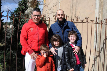 Las fiestas de San Raimundo hicieron disfrutar a grandes y pequeños del 14 al 18 de marzo. El domingo a la mañana, último día de la programación festiva, la comparsa de gigantes local se adueñó de las calles animada por la música de los gaiteros de Tudela y de la escuela de jotas de Fitero.