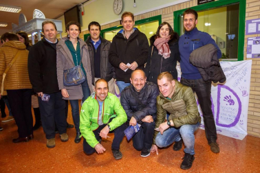 El taller de teatro del IES Navarro Villoslada volvió a maravillar a los espectadores con una nueva puesta en escena de su último montaje: 'Generación Lorca'. El salón de actos de este centro educativo pamplonés fue el lugar en el que se desarrolló la trama, en la que se desgrana los avatares de un grupo de estudiantes durante el montaje de 'Bodas de sangre'. El universo lorquiano y las historias personales de los jóvenes se entrelazan a lo largo de la teatralización.