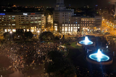 En una concentración convocada por la izquierda independentista, los Mossos han cargado contra los manifestantes