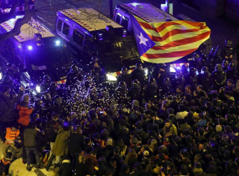 En una concentración convocada por la izquierda independentista, los Mossos han cargado contra los manifestantes