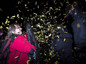 En una concentración convocada por la izquierda independentista, los Mossos han cargado contra los manifestantes