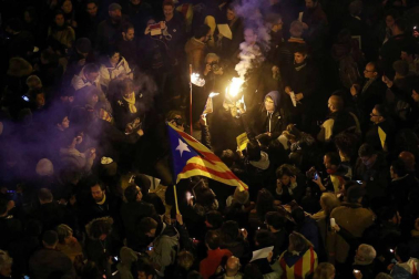 En una concentración convocada por la izquierda independentista, los Mossos han cargado contra los manifestantes